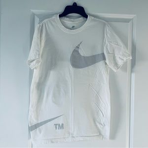 Mens Small cream Nike tee